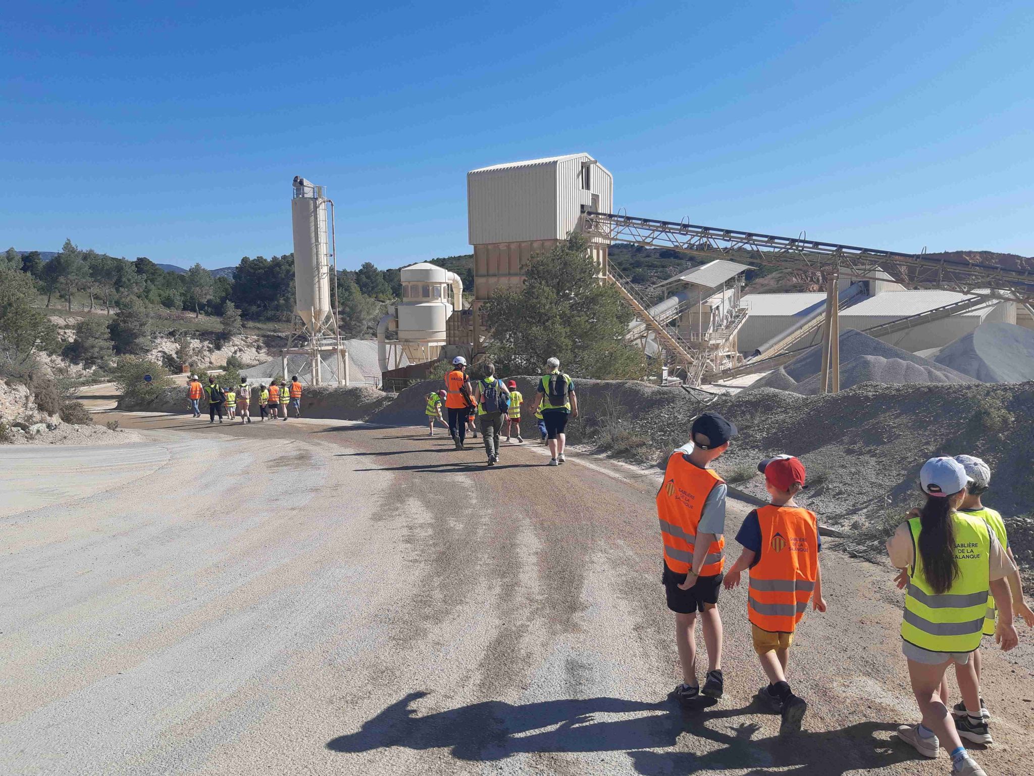 Visite pédagogique d’une carrière à Salses avec les élèves d’Opoul-Périllos